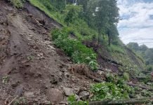 अविरल वर्षापछि विभिन्न राजमार्ग प्रभावित